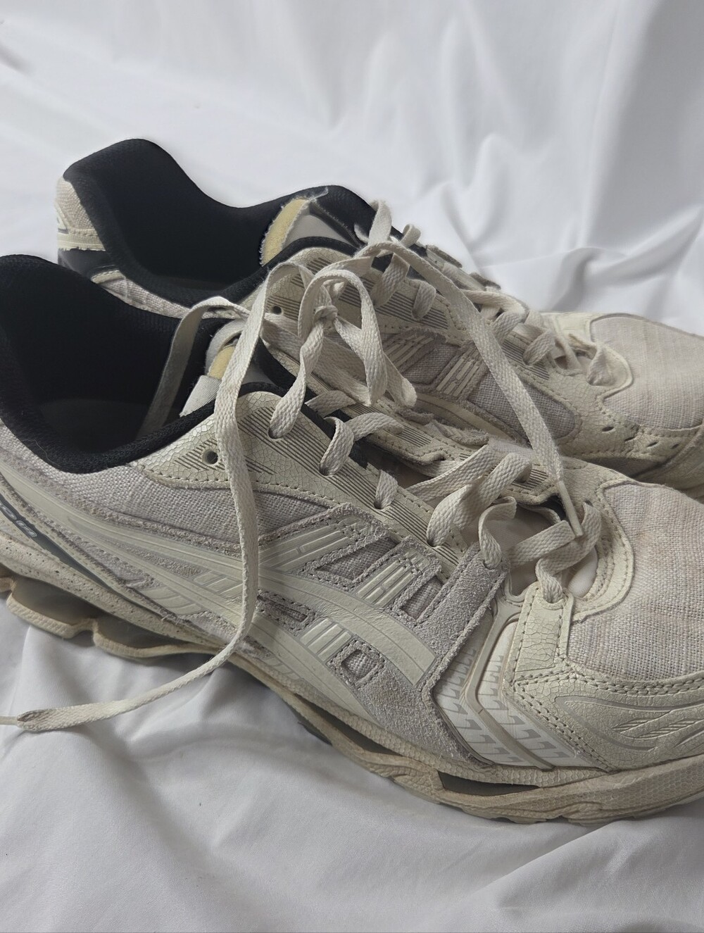Men's Athletic Lace-Up Sneakers in Off-White 11 Gel